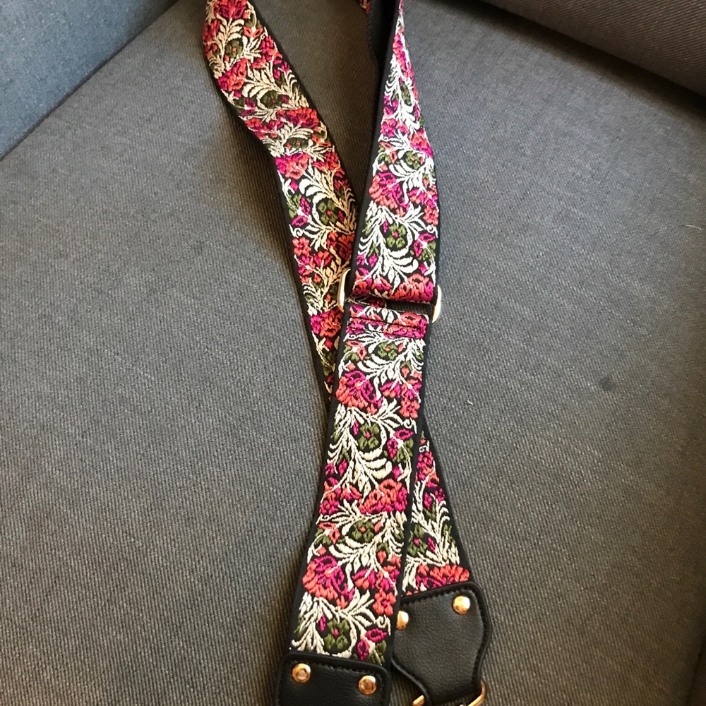 Beautiful crossbody/guitar strap with gold tone hardware.